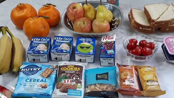 Alimentos saudáveis para empresas servirem em uma viagem de ônibus