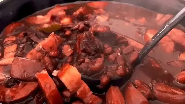Feijoada de uma panela só - Fácil e muito gostosa