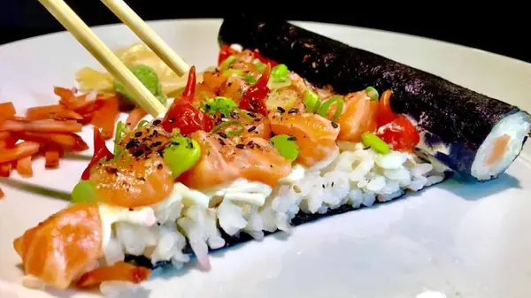 Comer macarrão com arroz e feijão o Pizza de Sushi, os piores crimes gastronômicos dos brasileros